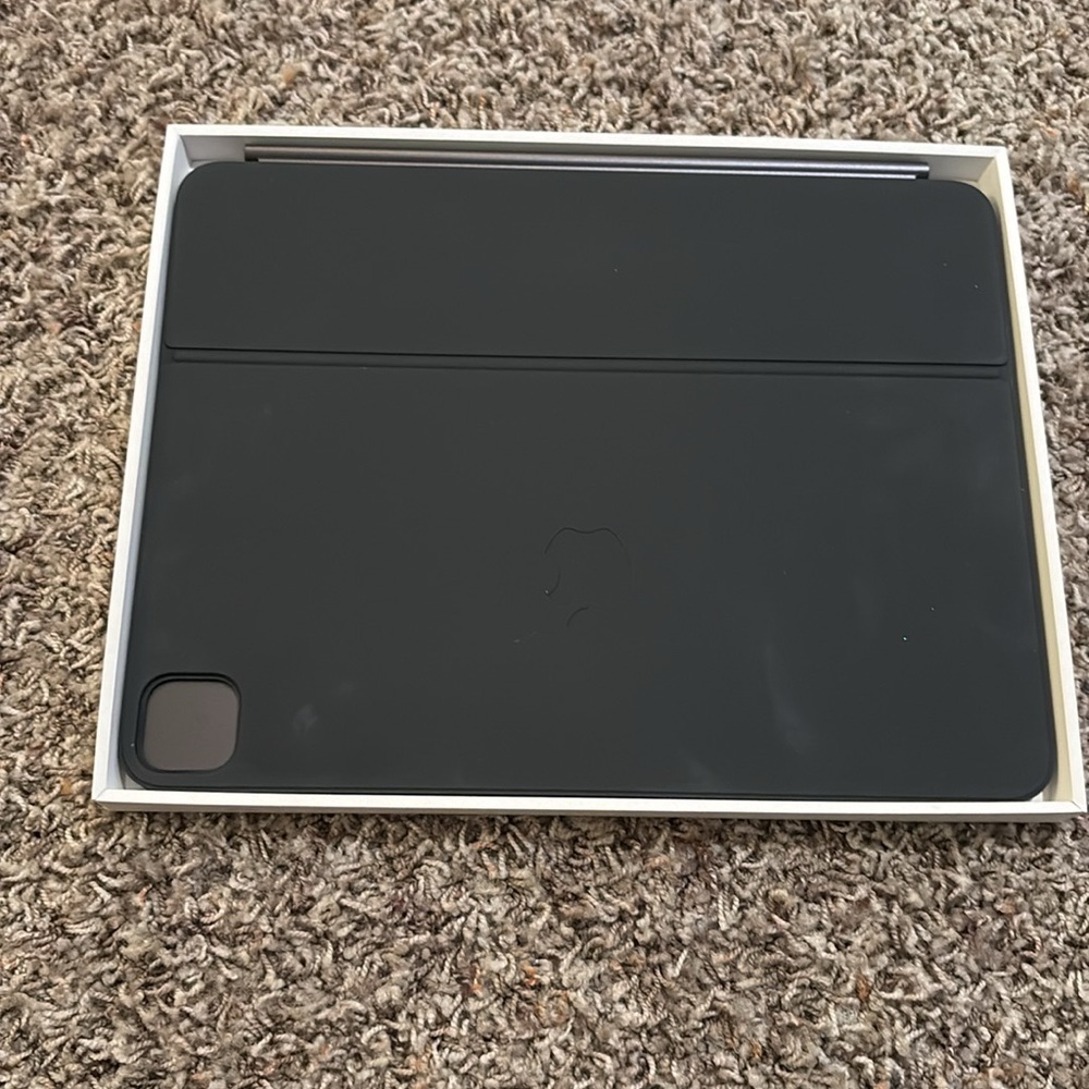 Apple 13" Magic Keyboard for iPadPro 2024-M4- BLACK MWR53LL/A *EXCELLENT* - Picture 5 of 7